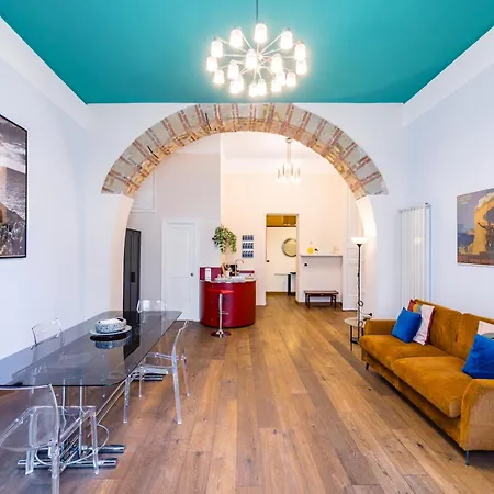Quercia Design In The Center * Neapol